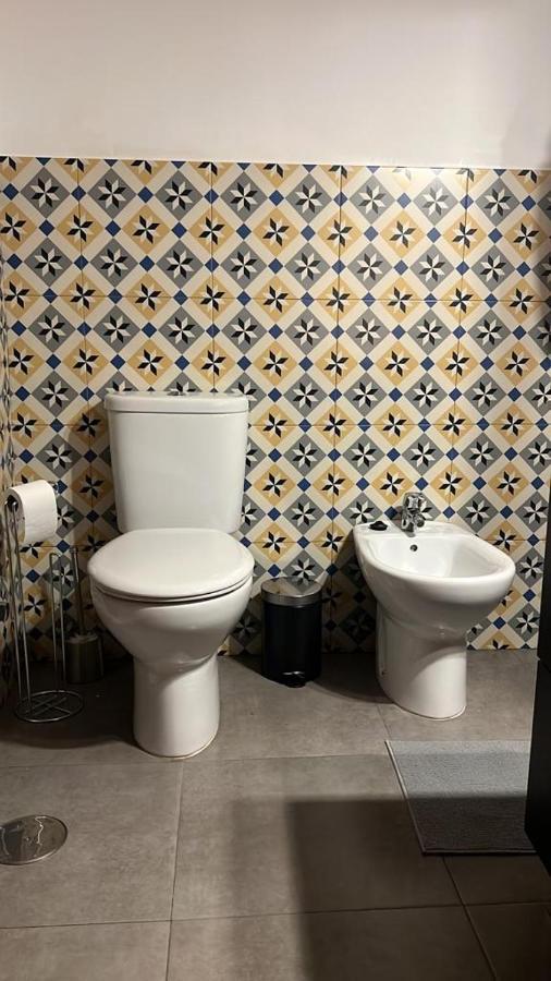 Apartamento Turistico R. Gonzalez Abreu Севиля Екстериор снимка